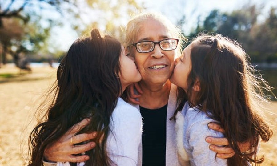 Abuelas y abuelos... ternura que debemos valorar más