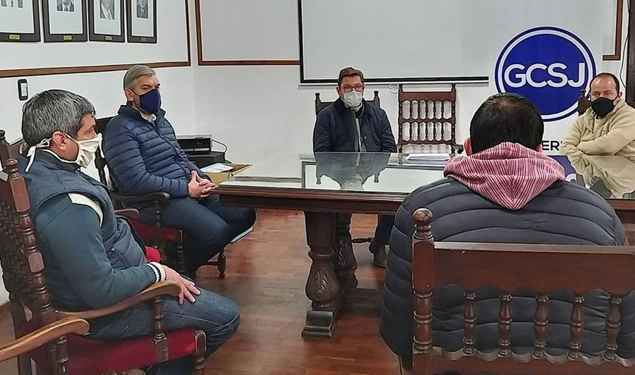 Borla visitó instituciones educativas e hizo entrega de aportes