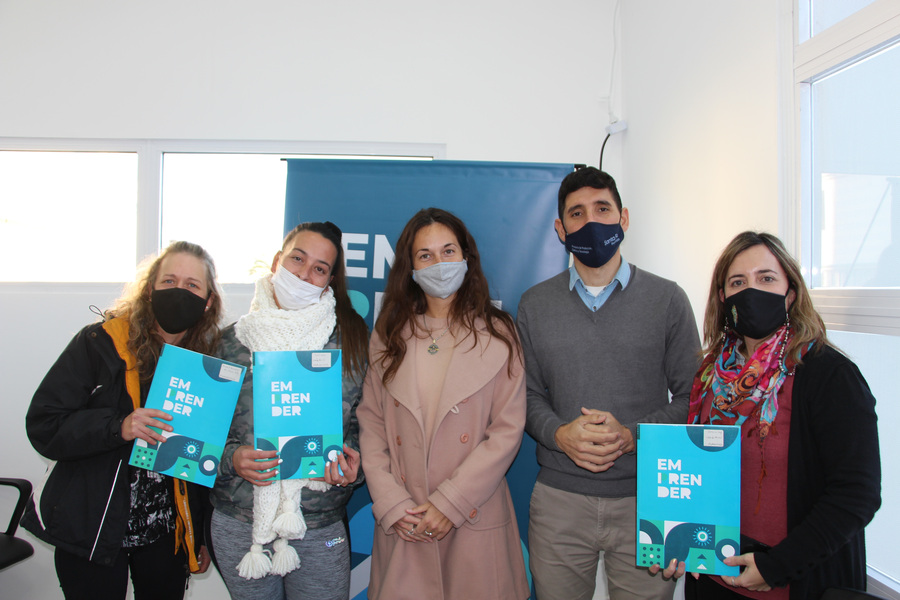 La provincia entregó microcréditos a emprendedores de la localidad de Esperanza
