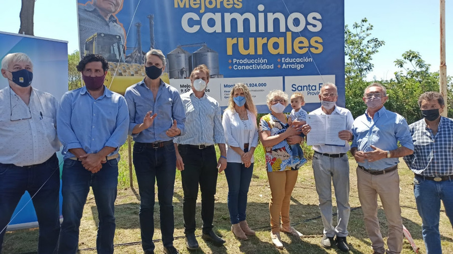 Caminos de la Ruralidad: se firmaron convenios para mejorar trazas en localidades del departamento San Jerónimo