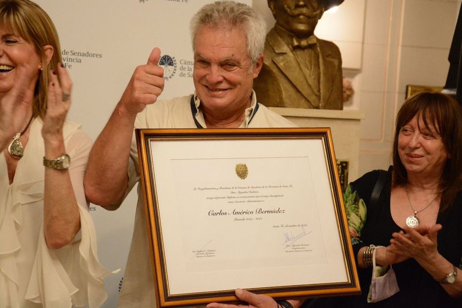 Con aplausos de todo el personal se fue Carlos Bermúdez del Senado para sumarse al Gobierno Provincial