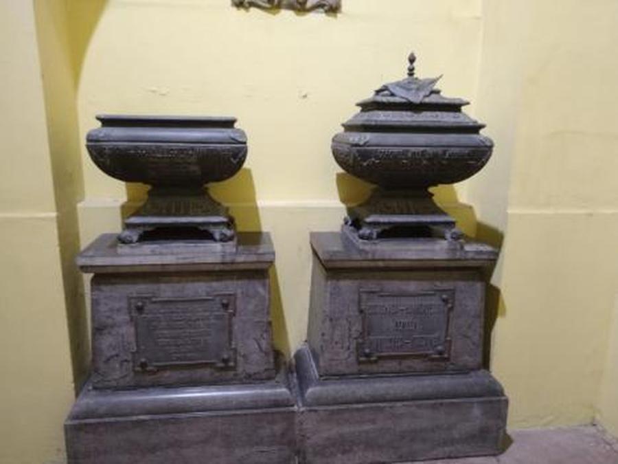 Robaron la tapa de una urna en la Catedral Metropolitana