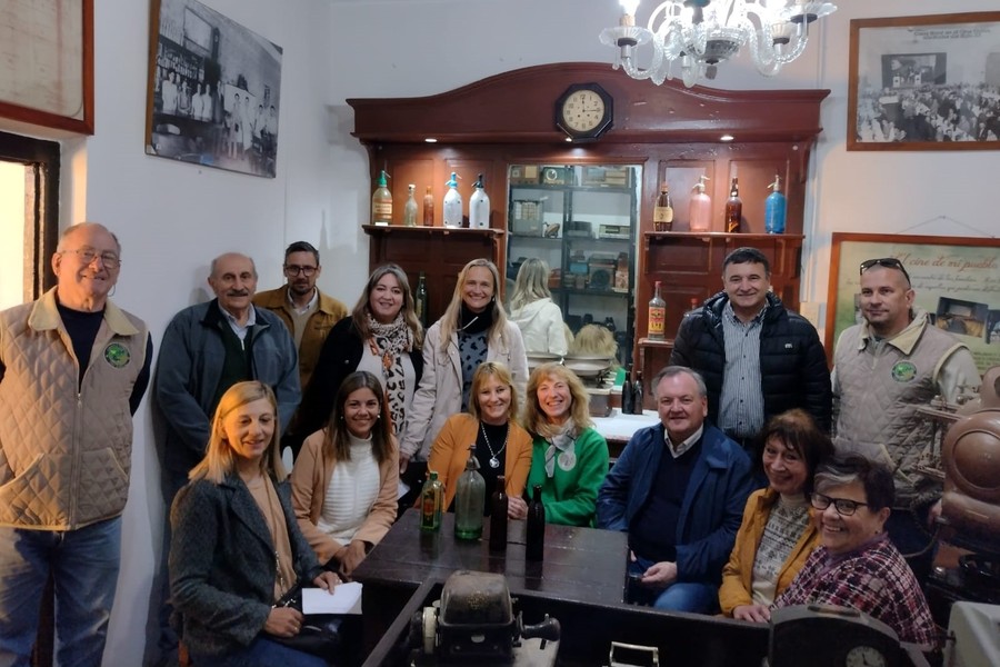 Michlig y González entregaron aportes a instituciones de San Guillermo y Villa Trinidad