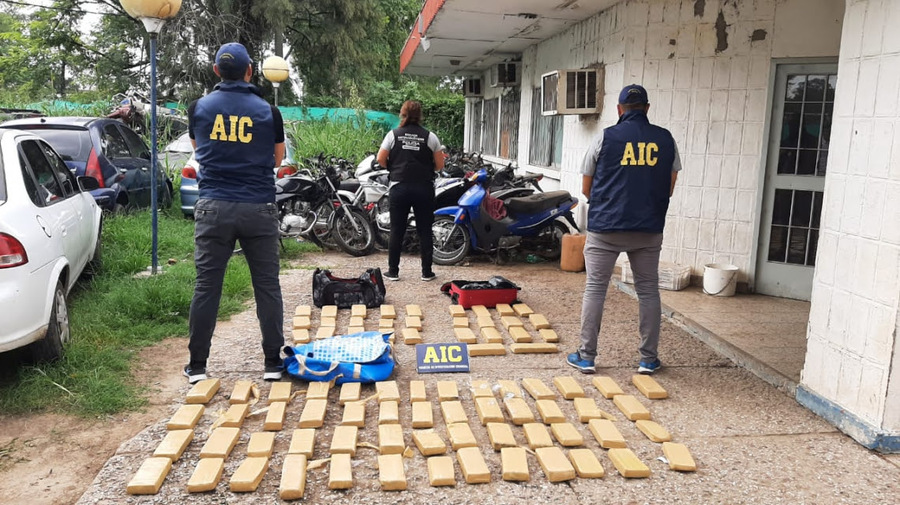 La Agencia de Investigación Criminal secuestró 70 kilos de marihuana y detuvo a dos narcotraficantes