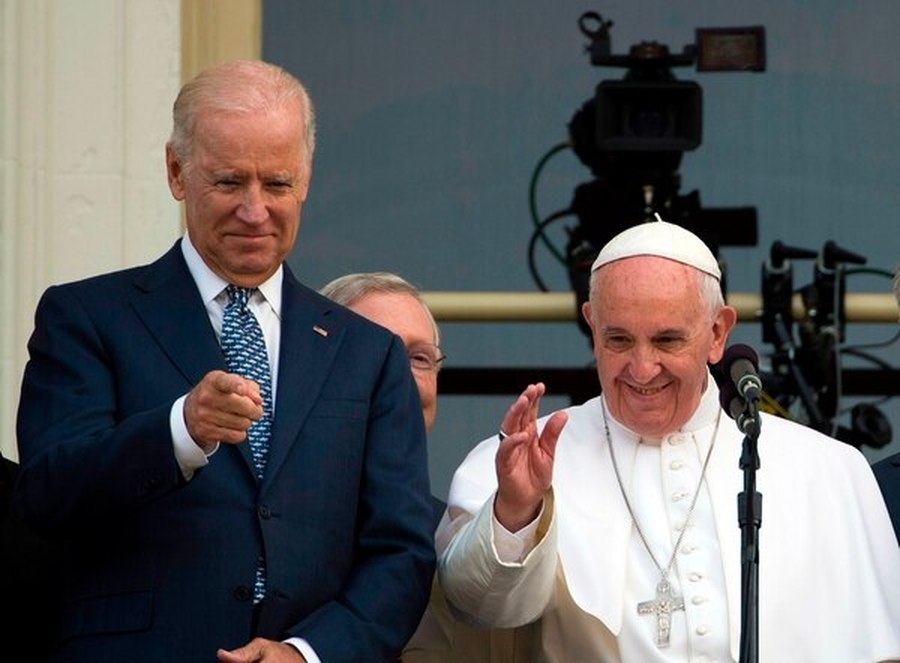 El papa Francisco habló por teléfono con Joe Biden para felicitarlo