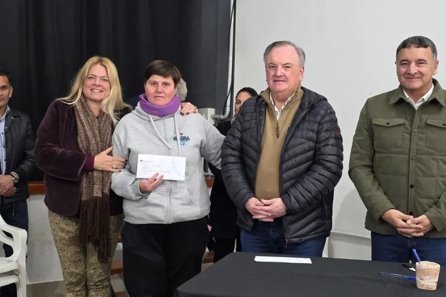 En Ceres se entregaron aportes institucionales y se firmaron convenios con municipios y comunas del Dpto. San Cristóbal