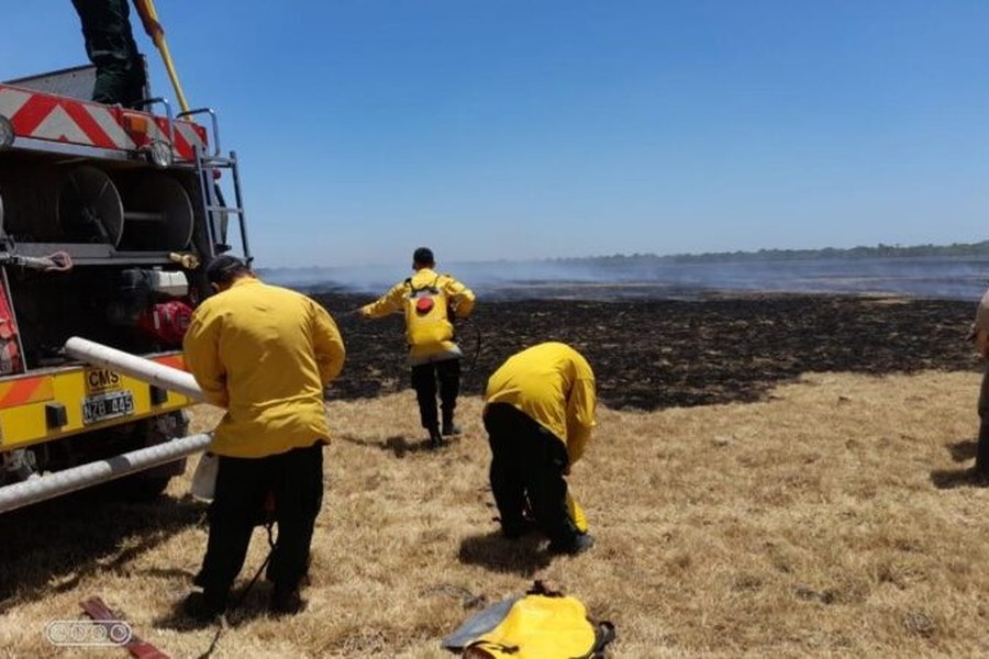 Dos incendios de pastizales fueron combatidos por bomberos de Vera