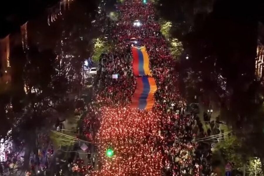 Una marcha de memoria y encuentro que ilumina el recuerdo del pueblo armenio