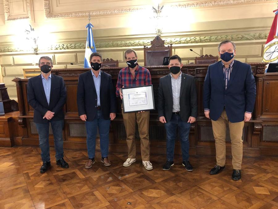 El Senado distinguió a Aires del Interior por sus 4.000 ediciones en LT9