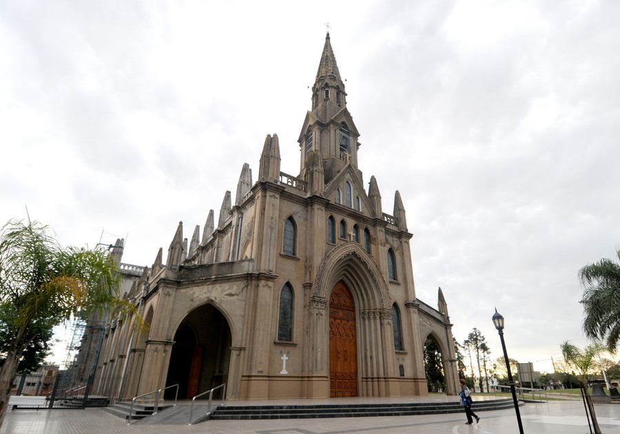 Habilitan actividades religiosas en lugares cerrados
