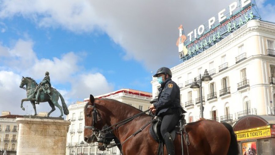 España decreta el toque de queda en todo su territorio para frenar al Covid