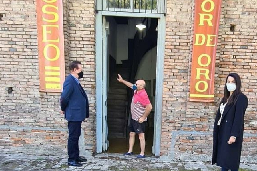 Marcón visitó el Museo de Flor de Oro afectado por una tormenta