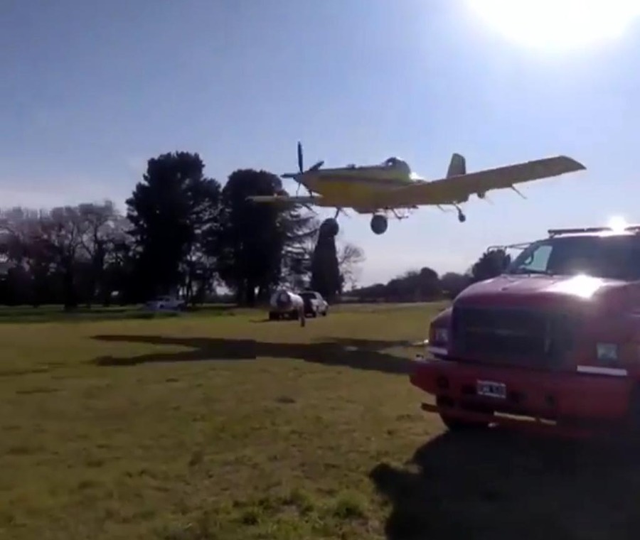 Incendios en Santa Fe: el Aeroclub Esperanza es base para cargar aviones hidrantes
