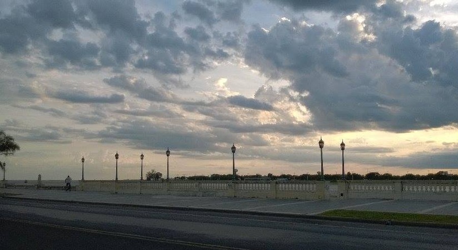 Lunes caluroso y parcialmente nublado en Santa Fe