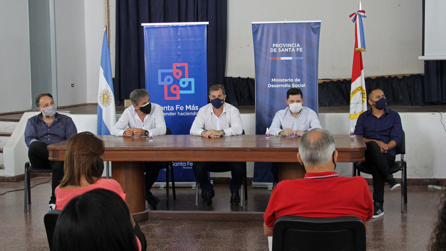Santa Fe Más: La provincia firmó convenios con municipios y comunas del departamento La Capital
