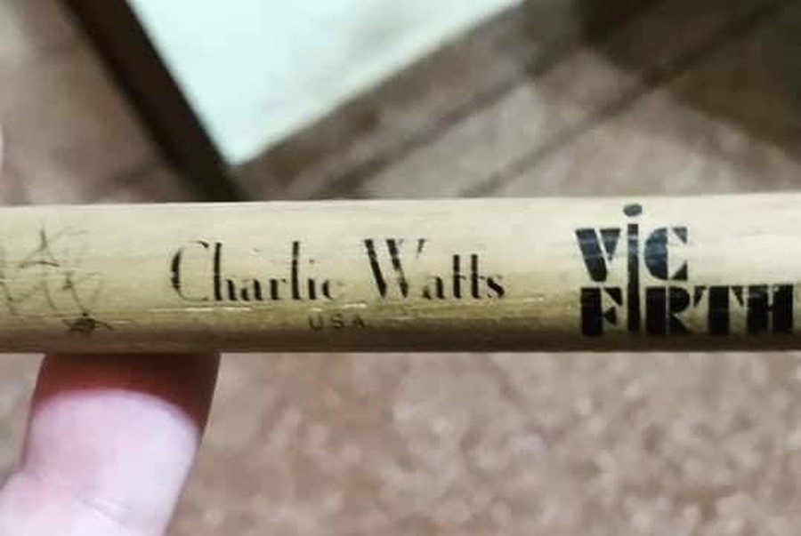 El Sanguillermino que posee un “palillo” de Charles Robert Watts, batero de Los Stones