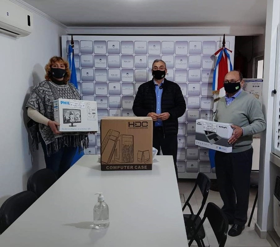 Calvo entregó equipamiento para el Centro de Salud de Bauer y Sigel